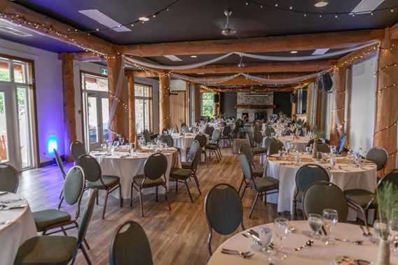 Salle de réception à l'Auberge du Lac Taureau