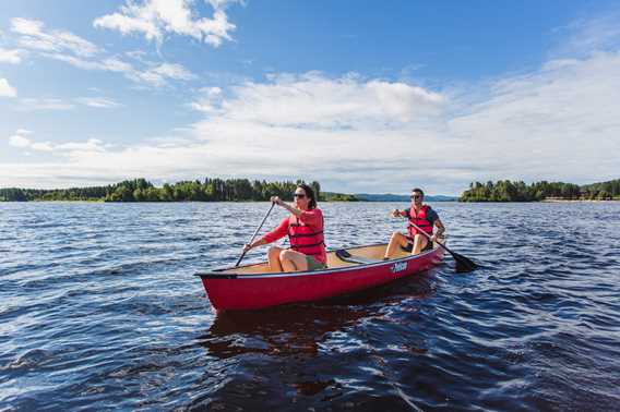 Canot sur le lac Auberge du Lac Taureau