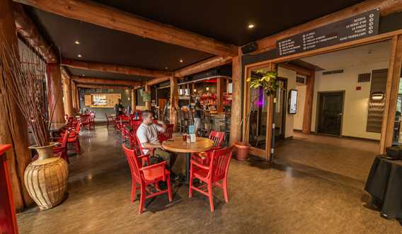 Bistro at Auberge du Lac Taureau