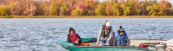 Fishing in fall at Pourvoirie Roger Gladu