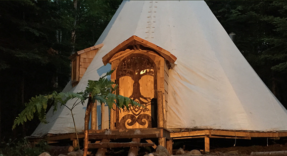 les-pieds-sur-terre-hebergement-tipi