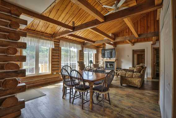 Auberge-du-Vieux-Moulin-chalet-interieur