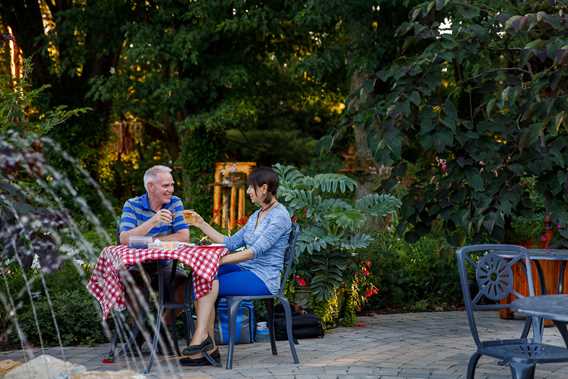 People having a drink in the Gardens of Maison Antoine-Lacombe