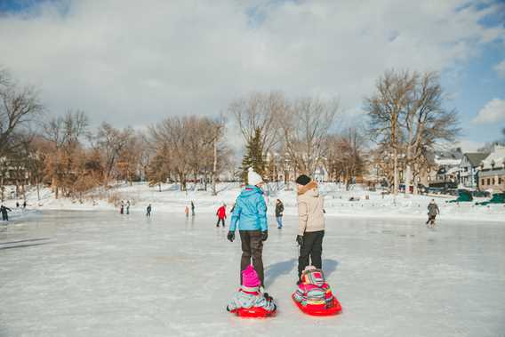 Patinoire sur l'écluse de l'Île-des-Moulins