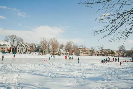 Patinoire sur l'écluse de l'Île-des-Moulins