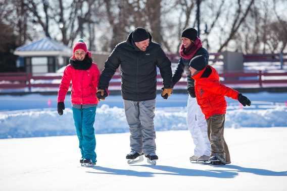 Patinoire sur l'écluse de l'Île-des-Moulins