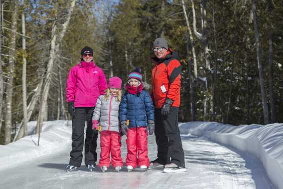 Patinoire en forêt à Saint-Donat (parc des Pionniers)