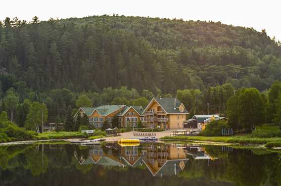 Auberge-du-Vieux-Moulin-lake