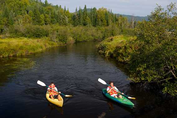 Auberge-du-Vieux-Moulin-ete-kayak