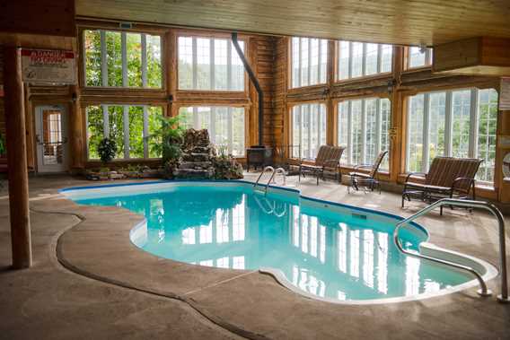 Auberge-du-Vieux-Moulin-indoor-pool