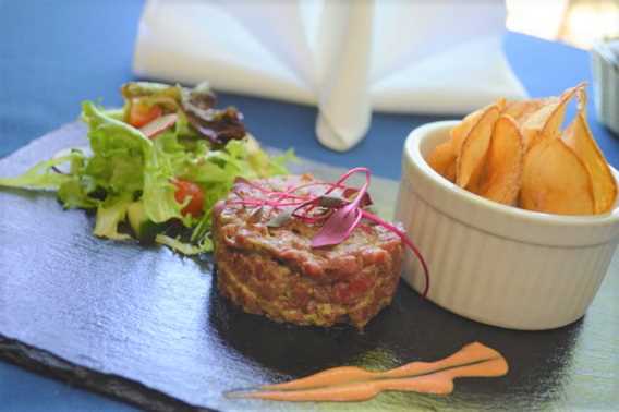 Tartare de boeuf à l'Auberge de la Montagne Coupée