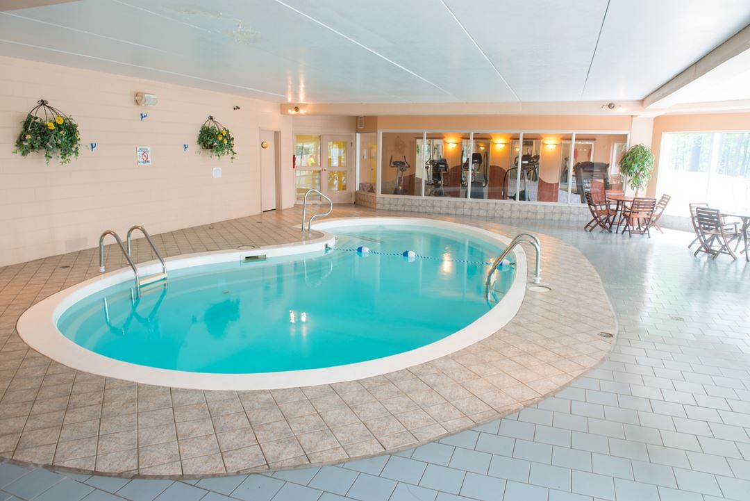 Auberge-montagne-coupee-piscine