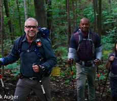 Marche Afghan dans les bois