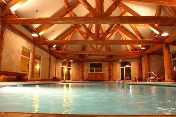 auberge-du-lac-taureau-hotel-pool