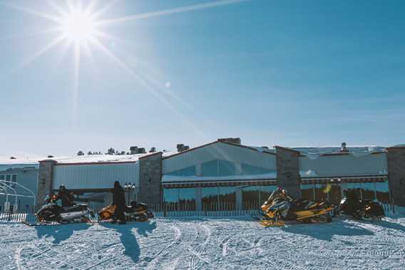 auberge-cabanon-hotel-snowmobile
