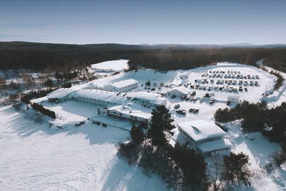 auberge-cabanon-hotel-snowmobile