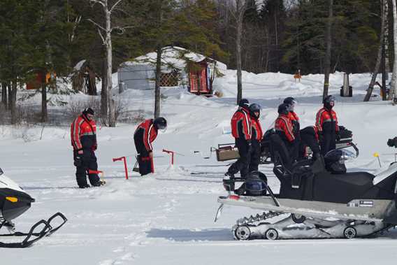 pouvoirie-pignon-rouge-mokocan-snowmobile-outfitter