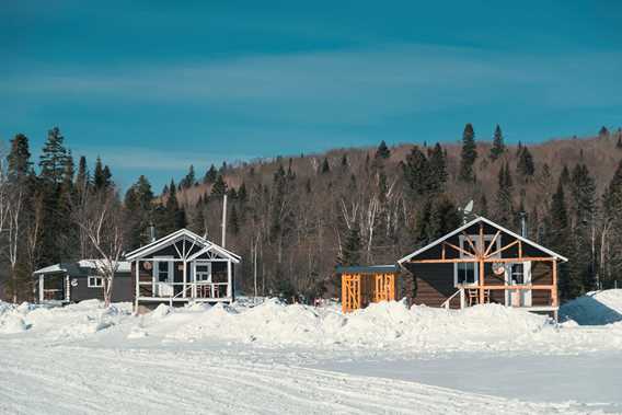 Auberge pourvoirie  La Barrière