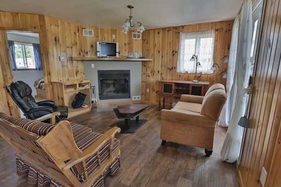 auberge-la-barriere-outfitter-snowmobile