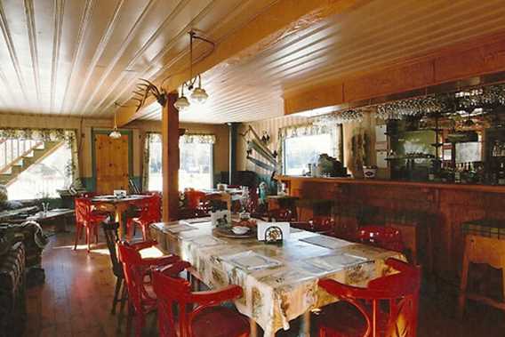 pourvoirie-pignon-rouge-mokocan-restaurant-snowmobile