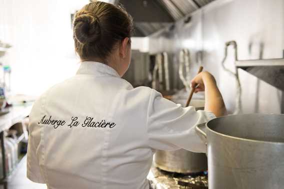 auberge-glaciere-restaurant-motoneige