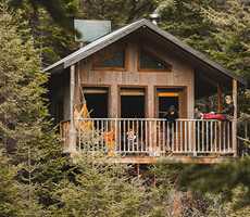 Cabane sur pilotis à Kabania