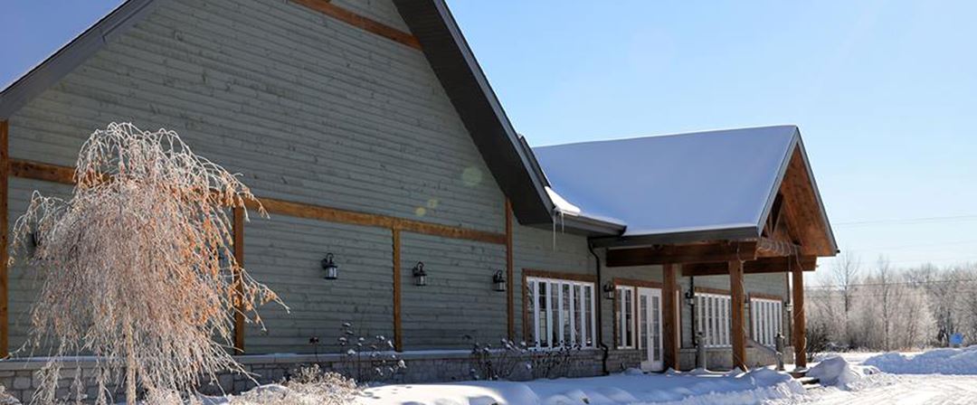 chalet-du-mont-trinite-reception-room