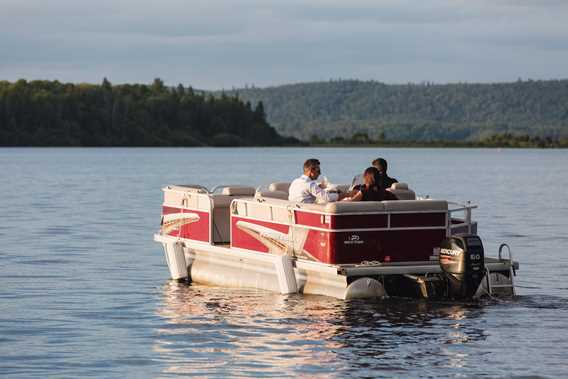 Ponton à l'Auberge du Lac Taureau