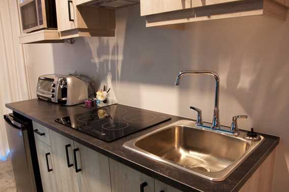Kitchenette in room of Rawdon Golf Resort hotel