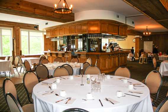 Intérieur de la salle de réception du Rawdon Golf Resort