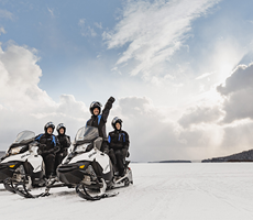 Snowmobile at Auberge du Lac Taureau