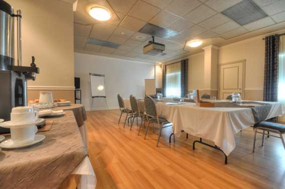 Days Inn Berthierville meeting room