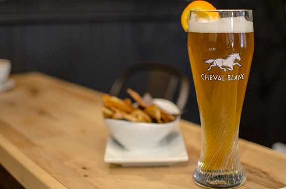 Bière Le Cheval Blanc à la Brûlerie du Roy Lavaltrie