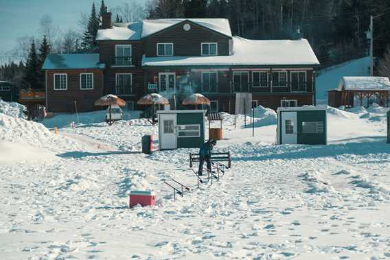 Ice fishing at Pourvoirie Domaine Bazinet