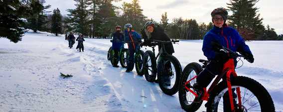 Garçons en Fat bike en hiver à la Tournée des Cantons de Rawdon