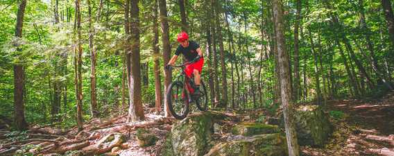 Vélo de montagne à la Tournée des Cantons de Rawdon