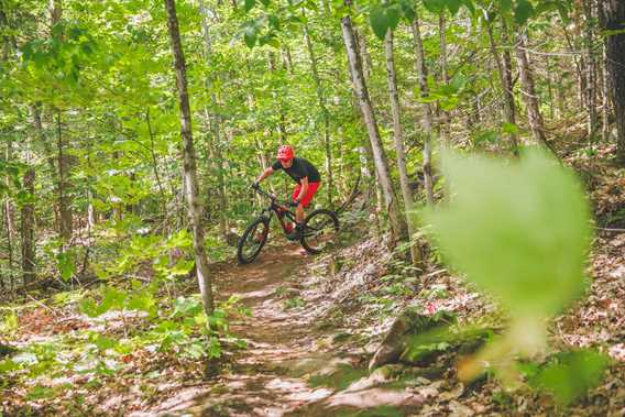 Vélo de montagne à la Tournée des Cantons de Rawdon