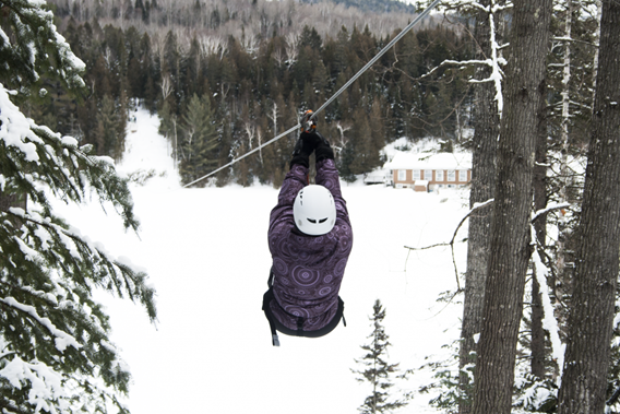 Tyrolienne en hiver à Plein Air Lanaudia