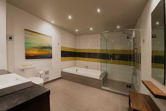 Bathroom in a room at the Auberge Val Saint-Côme