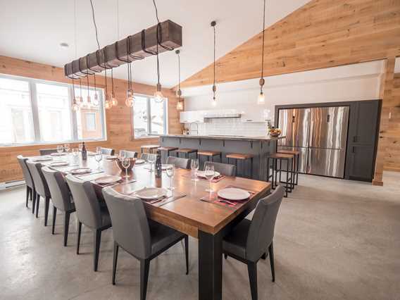 Dining room at Chalets au Lac Taureau