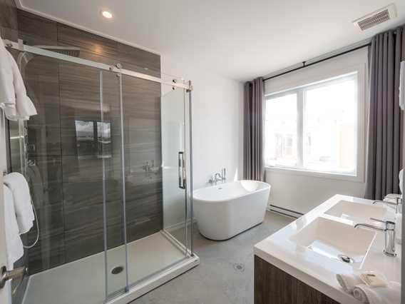 Bathroom at Chalets au Lac Taureau