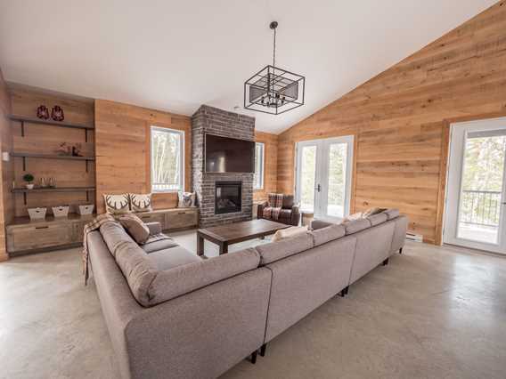 Living room at Chalets au Lac Taureau