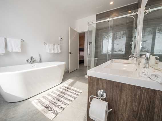 Bathroom at Chalets au Lac Taureau