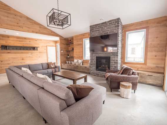 Living room at Chalets au Lac Taureau