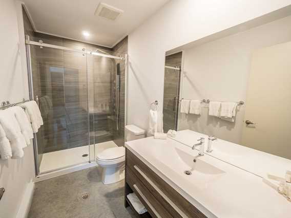 Bathroom at Chalets au Lac Taureau