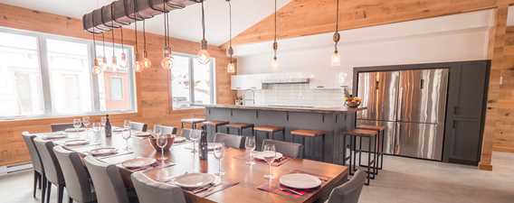 Dining room at Chalets au Lac Taureau