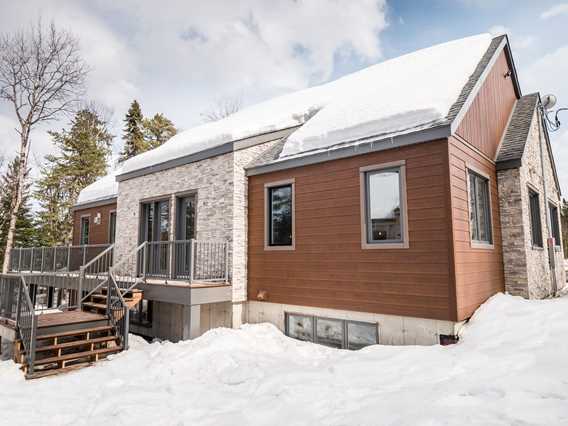 Chalets au Lac Taureau  in winter