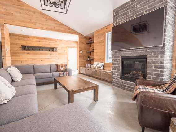 Living room at Chalets au Lac Taureau