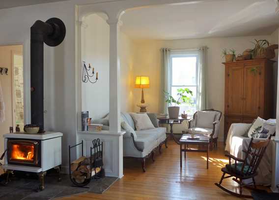 Living room at gîte Chêne et Capucine