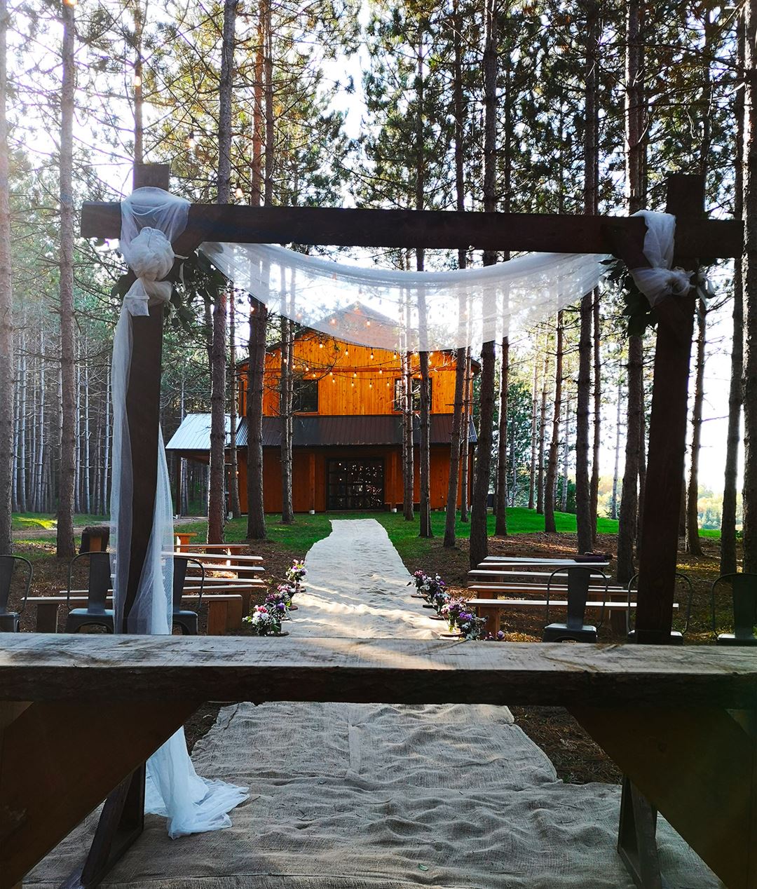 Wedding at the barn Au Chic Chalet des Chutes